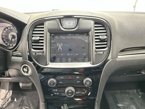 Used 2017 Chrysler 300 S image 29
