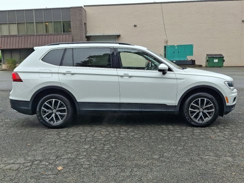 Certified 2019 Volkswagen Tiguan SE w/ Panoramic Sunroof Package image 12