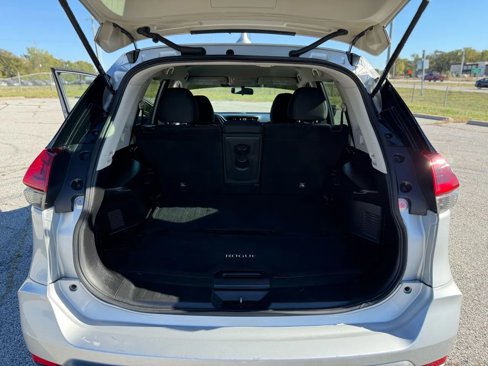 Used 2018 Nissan Rogue S image 29