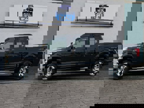 Used 2017 Ford F150 XLT image 6
