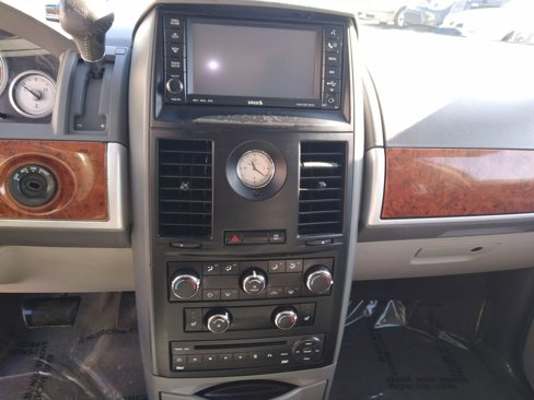 Used 2008 Chrysler Town & Country Touring image 11