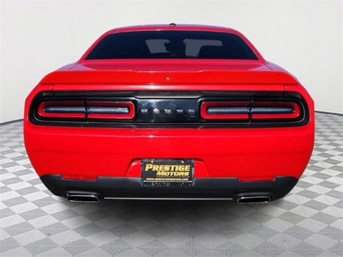 Used 2020 Dodge Challenger SXT image 6