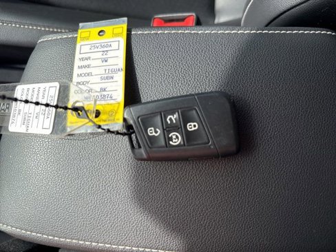 Certified 2022 Volkswagen Tiguan SE image 32