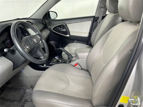 Used 2014 Toyota RAV4 EV image 3
