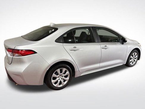 Used 2023 Toyota Corolla LE image 6