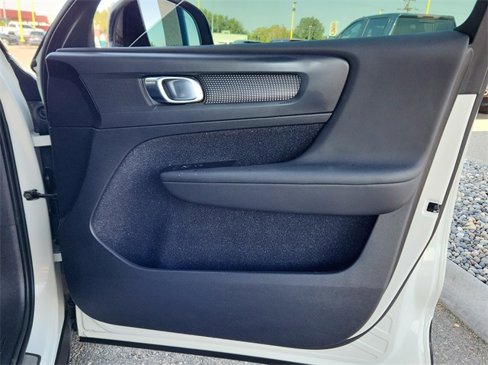 Used 2020 Volvo XC40 T5 R-Design image 20