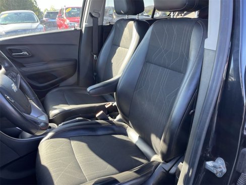 Used 2017 Chevrolet Trax LT w/ LT Convenience Package image 18