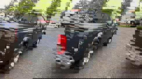 Used 2019 Nissan Frontier SV image 3