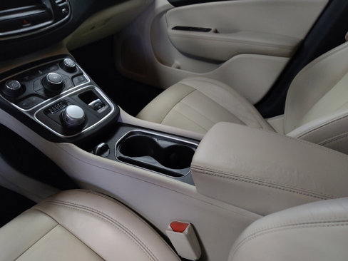 Used 2017 Chrysler 200 Limited Platinum image 26