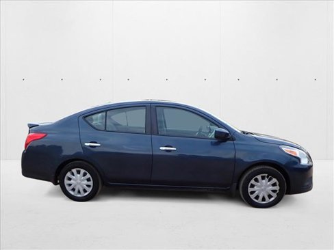 Used 2015 Nissan Versa SV image 5
