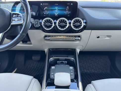Used 2022 Mercedes-Benz GLA 250 4MATIC image 14