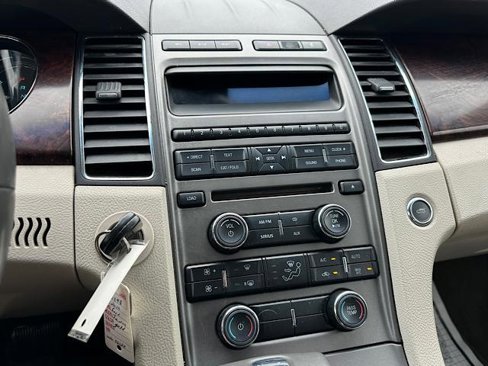 Used 2010 Ford Taurus SEL image 28