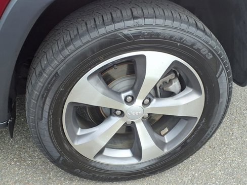Used 2020 Jeep Cherokee Limited image 9