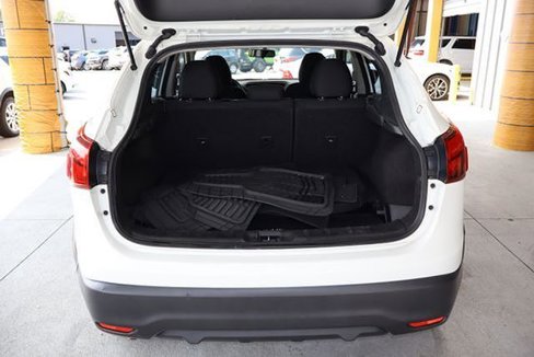 Used 2019 Nissan Rogue Sport S image 8