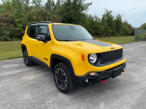 Used 2017 Jeep Renegade Trailhawk w/ Premium Trailhawk Package image 8