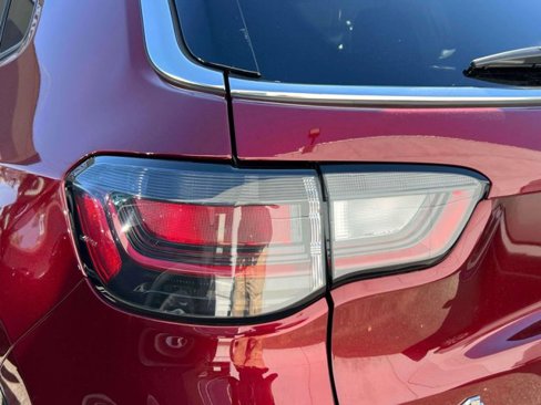 Certified 2022 Jeep Compass Limited w/ Elite Group image 9