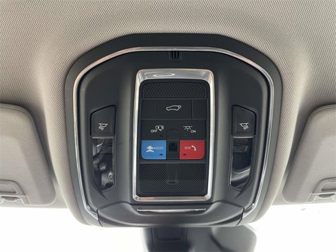 Used 2022 Jeep Grand Cherokee Limited image 31