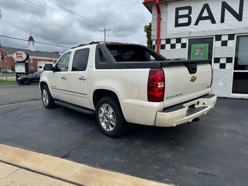 Used 2009 Chevrolet Avalanche LTZ image 3