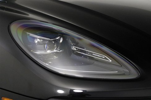 Certified 2025 Porsche Macan image 28
