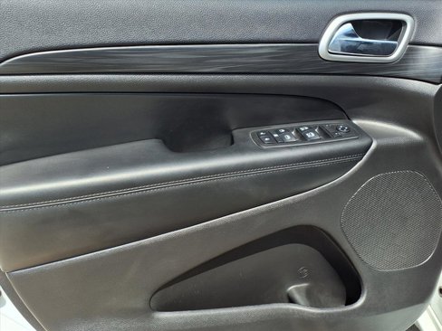 Used 2019 Jeep Grand Cherokee Altitude image 19