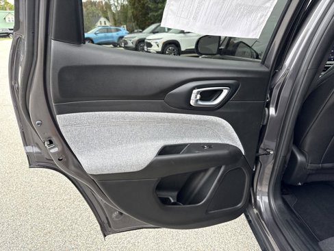 Used 2024 Jeep Compass Latitude image 12