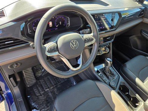 Used 2022 Volkswagen Taos SEL image 11