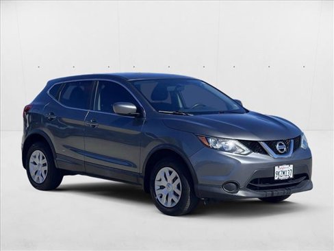 Used 2017 Nissan Rogue Sport S image 3