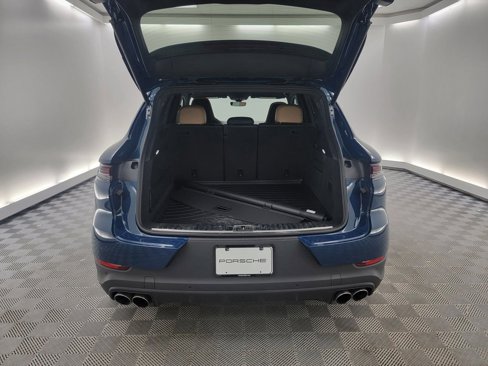 Used 2024 Porsche Cayenne S image 11