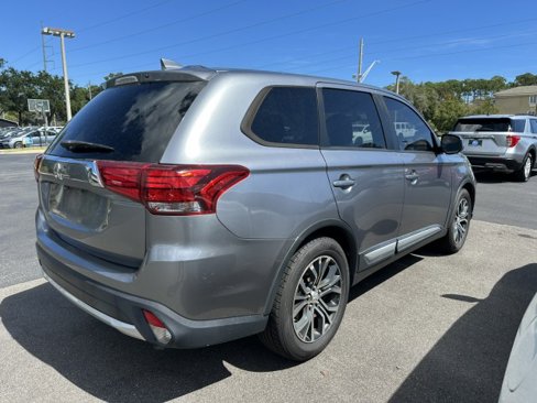 Used 2017 Mitsubishi Outlander SE image 5