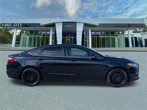 Used 2016 Ford Fusion SE image 2