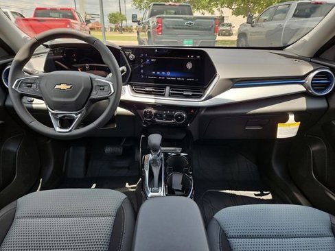 New 2025 Chevrolet Trax LT w/ Driver Confidence Package image 2