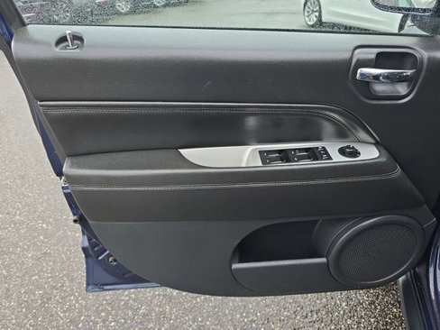 Used 2016 Jeep Compass Latitude image 19