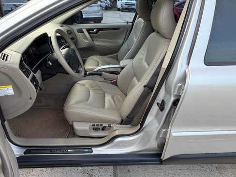 Used 2004 Volvo XC70 image 14