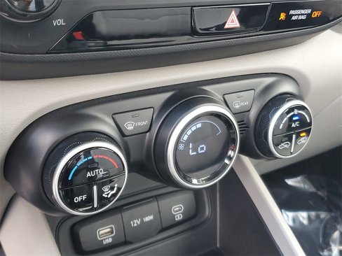 Certified 2023 Hyundai Venue SEL image 22