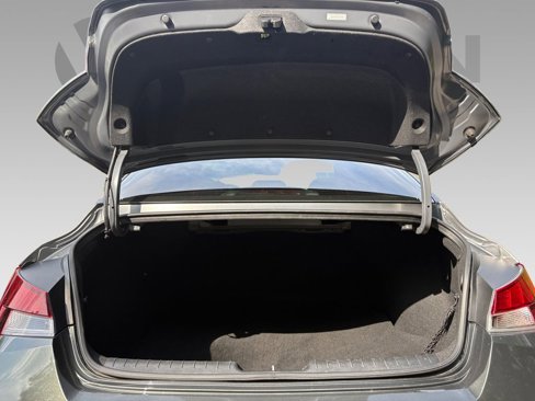 Used 2024 Hyundai Elantra SEL image 18