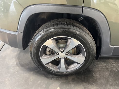 Used 2019 Jeep Cherokee Limited w/ Luxury Group image 37