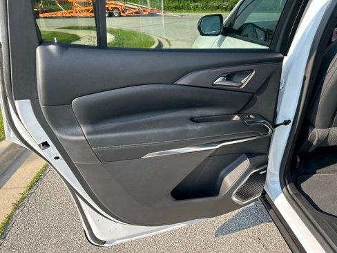Used 2024 Chevrolet Traverse RS image 38