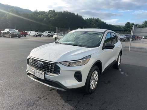 Certified 2025 Ford Escape Active w/ Cold Weather Package image 4