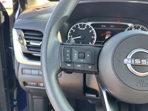 Used 2023 Nissan Rogue SV image 18
