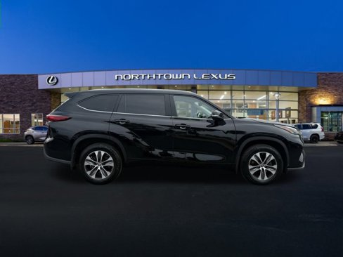 Used 2023 Toyota Highlander L image 26