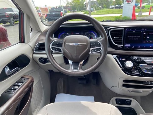 Used 2021 Chrysler Pacifica Touring image 23