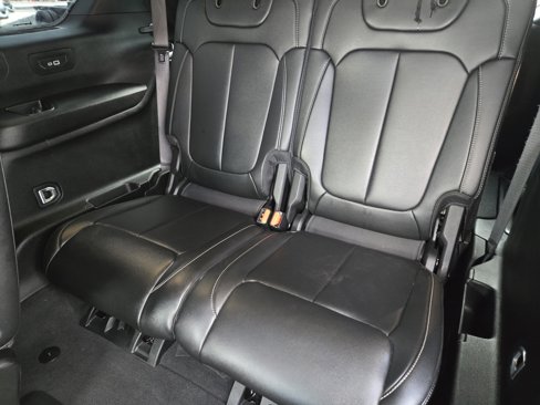 Used 2024 Jeep Grand Cherokee L Limited w/ Black Appearance Package image 27