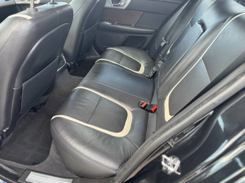 Used 2015 Jaguar XF Portfolio image 21