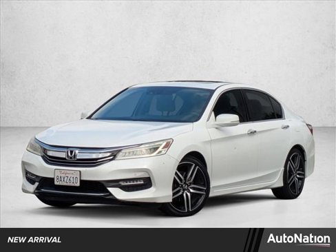 Used 2017 Honda Accord Touring image 1