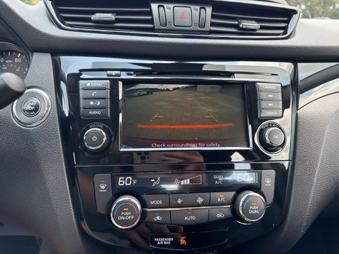 Certified 2020 Nissan Rogue Sport SV image 18