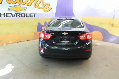 Used 2017 Chevrolet Cruze LT image 6