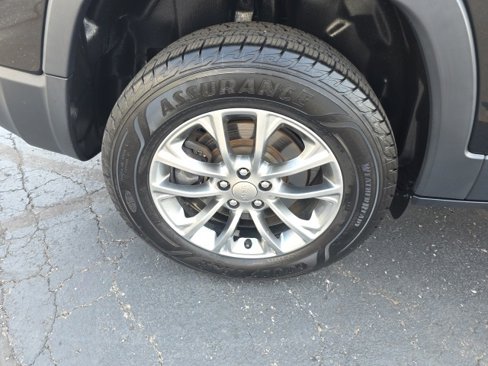 Used 2019 Jeep Cherokee Latitude Plus w/ Comfort/Convenience Group image 55