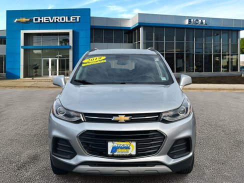 Used 2019 Chevrolet Trax LT w/ Driver Confidence Package image 2