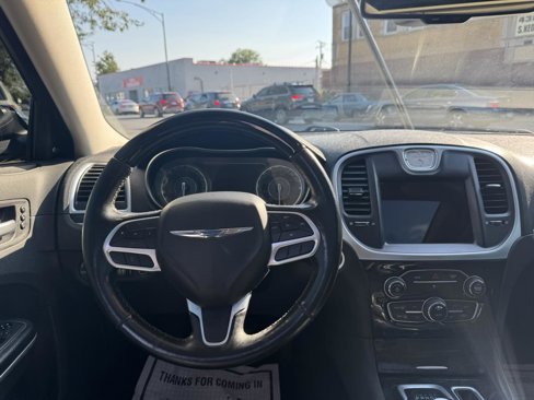 Used 2019 Chrysler 300 Limited image 12