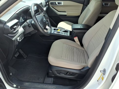 Used 2021 Ford Explorer XLT image 10